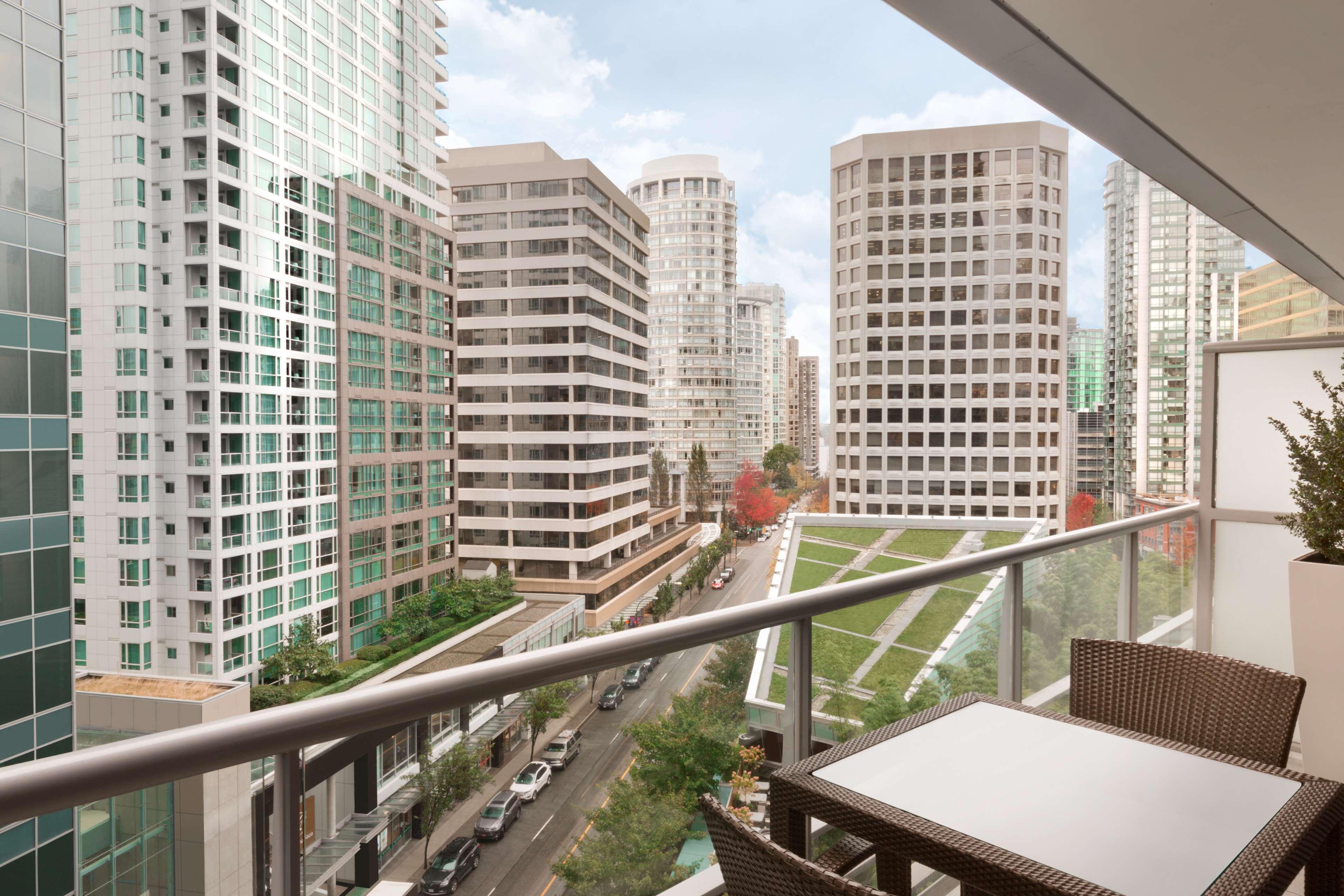 Shangri-La Vancouver Bagian luar foto