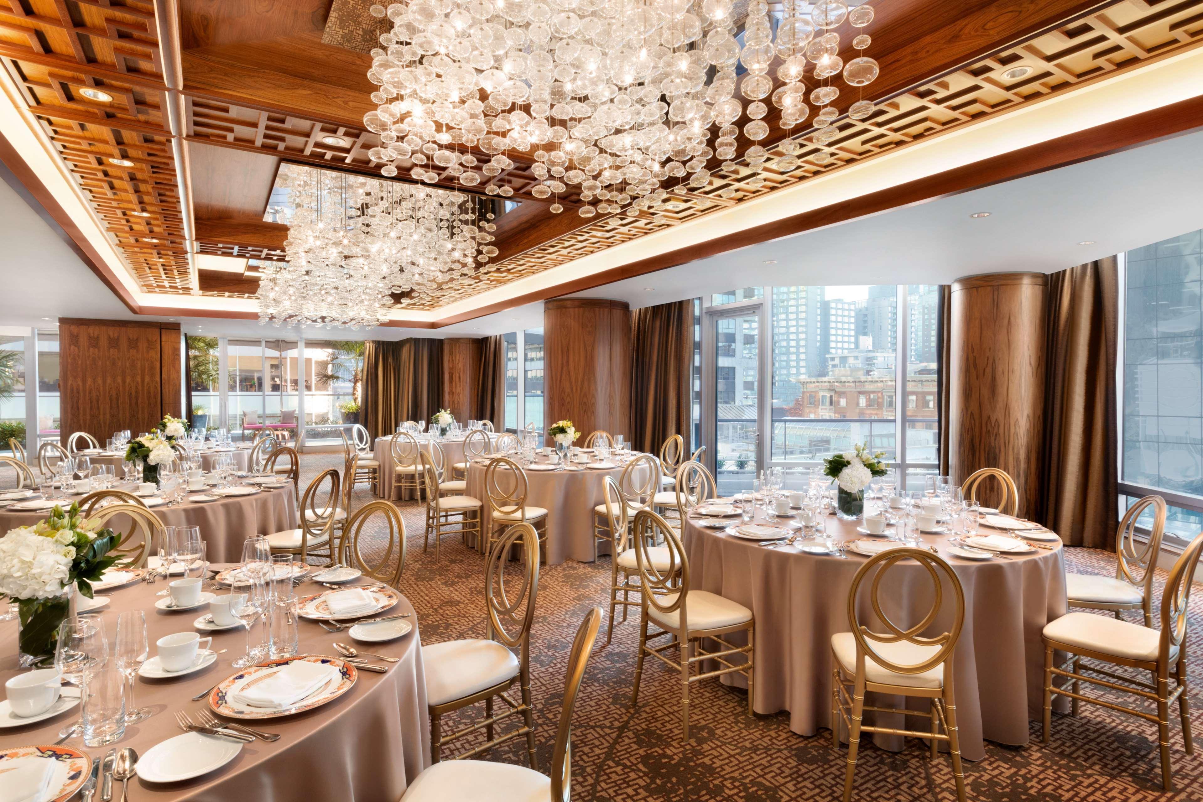 Shangri-La Vancouver Bagian luar foto